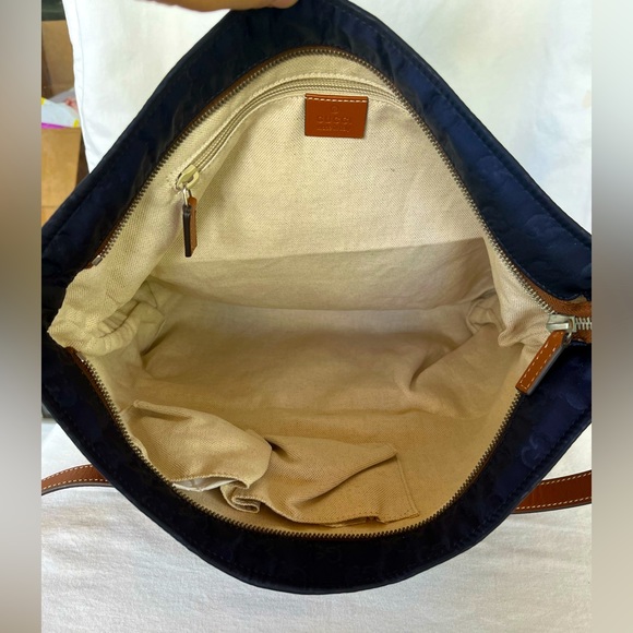 NWOT GUCCI Navy Blue Crossbody Women’s Canvas & Leather bag - Picture 7 of 9